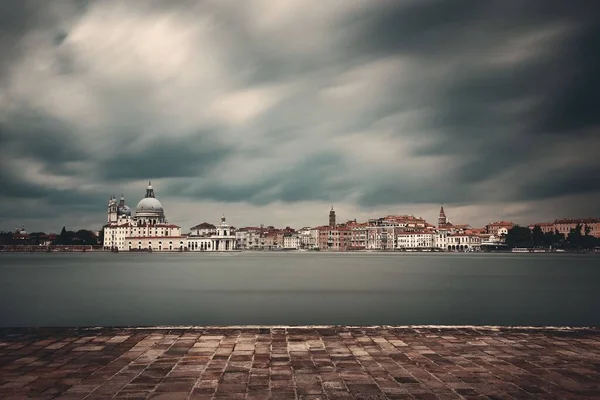 Skyline Ville Venise Avec Tour Horloge Dôme Exposition Longue Vue — Photo