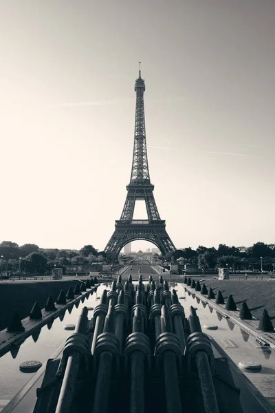 Эйфелева Башня Фонтанной Трубой Качестве Знаменитой Достопримечательности Парижа — стоковое фото