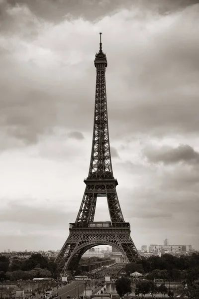 Torre Eiffel Con Calle Tráfico París Francia —  Fotos de Stock