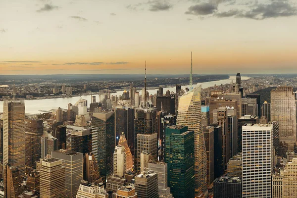 Horizonte Centro Cidade Nova York Pôr Sol Com Arranha Céus — Fotografia de Stock