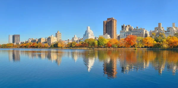 Central Park Manhattan Lado Leste Edifício Luxo Panorama Sobre Lago — Fotografia de Stock
