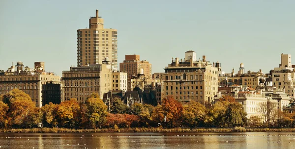 Central Park Manhattan Edifício Luxo Lado Leste Sobre Lago Autumn — Fotografia de Stock
