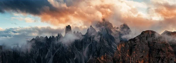 Paysage Naturel Des Dolomites Dans Brouillard Avec Pic Montagne Italie — Photo