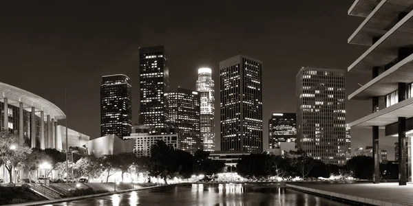 Los Angeles Centro Notte Con Edifici Urbani Lago — Foto Stock