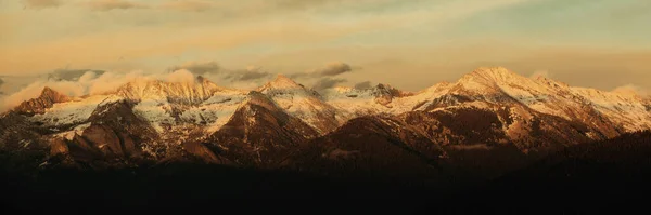 Kings Canyon Mountain Sněhem Mrakem Při Západu Slunce — Stock fotografie