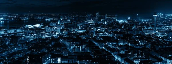 Blick Auf Die Skyline Von Liverpool Bei Nacht Mit Gebäuden — Stockfoto