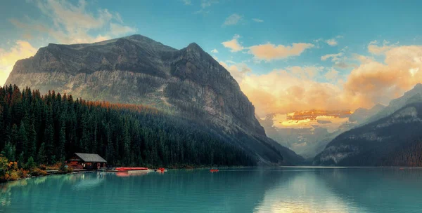 Parque Nacional Banff Lago Louise Panorama Nascer Sol Com Montanhas — Fotografia de Stock