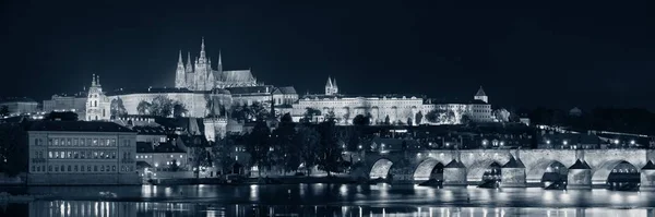 Praga Skyline Ponte Sobre Rio República Checa Panorama Noturno — Fotografia de Stock