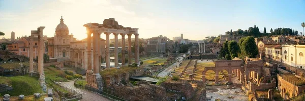 ローマ歴史的建造物の遺跡とフォーラムの日の出 イタリア — ストック写真