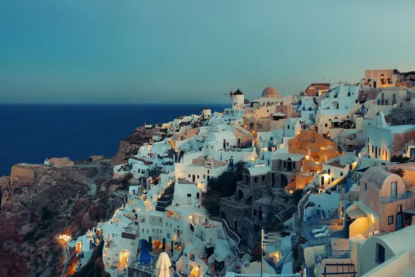 Небо Санторини Зданиями Греции — стоковое фото