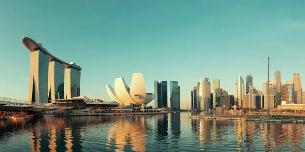 Singapour Skyline Avec Des Bâtiments Urbains Sur Eau — Photo