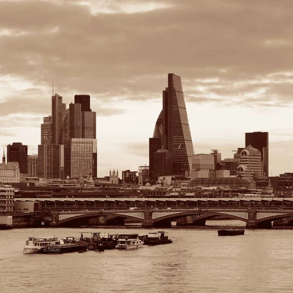 Thames Nehri Üzerindeki Kentsel Binalarla Londra Şehri — Stok fotoğraf