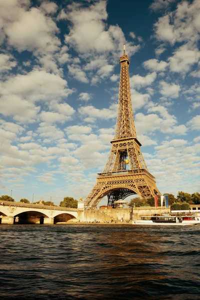 Eiffel Towerand River Seine Paris Frankrike – stockfoto