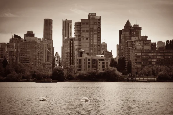 Vancouver Şehrinin Ufuk Çizgisi Stanley Park Tan Görülüyor — Stok fotoğraf