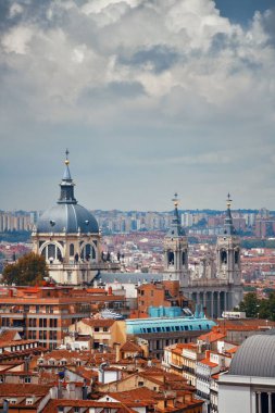 Madrid 'in İspanya' daki şehrin çatı manzarası.