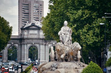 Plaza de Cibeles 'deki Cibeles Çeşmesi Madrid' de yakın çekim görüntüsü.