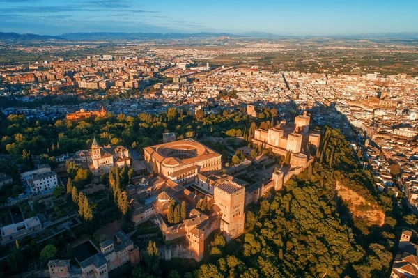 Luftutsikt Över Alhambra Vid Soluppgången Med Historiska Byggnader Granada Spanien — Stockfoto