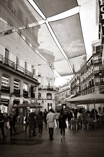 Straatzicht Met Historische Gebouwen Madrid Spanje — Stockfoto