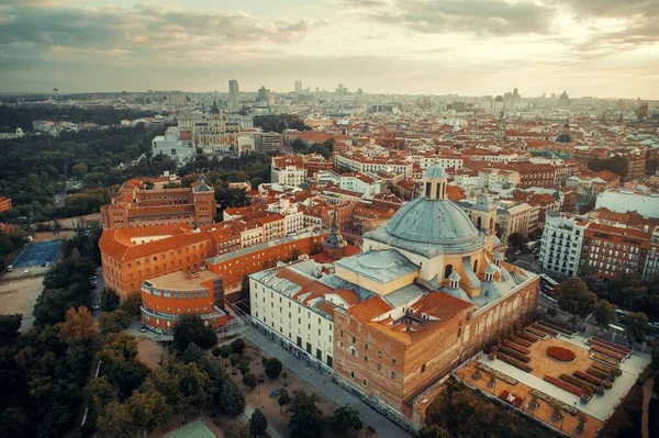 位于西班牙马德里的圣弗朗西斯科格朗德皇家大教堂的空中景观 — 图库照片
