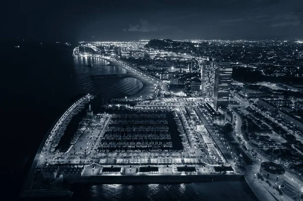 İspanya 'da gece Barselona sahili hava manzarası