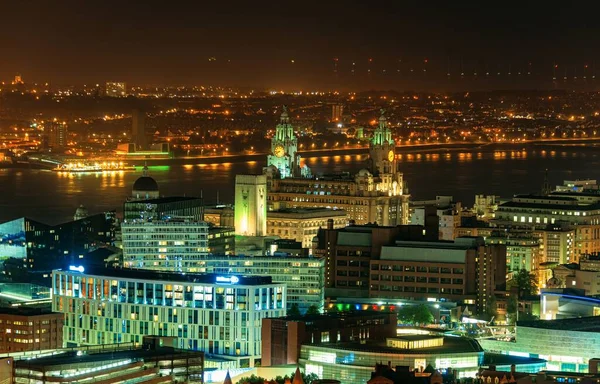 Blick Auf Die Skyline Von Liverpool Bei Nacht Mit Gebäuden — Stockfoto