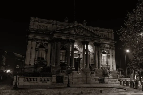 Liverpool Walker Art Gallery Historical Buildings Close Seup View Night — стоковое фото