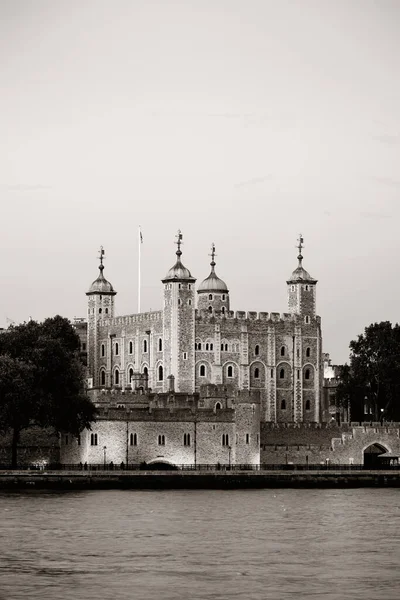 Londyńska Wieża Nad Brzegiem Tamizy Czerni Bieli — Zdjęcie stockowe