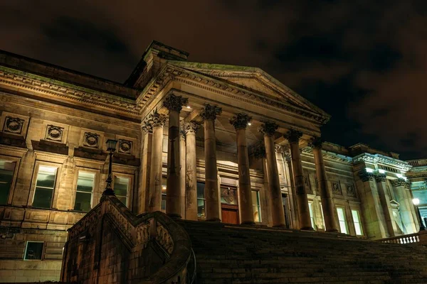 リヴァプール世界博物館イギリスの夜に近い景色 — ストック写真