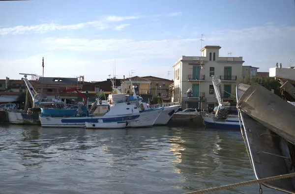 Fishind Boats Attaché Sur Canal Fiumicino — Photo