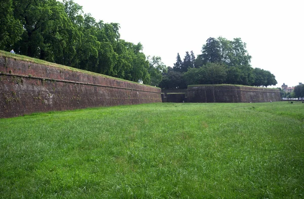 Las Murallas Que Proporcionaron Fortificaciones Para Lucca — Foto de Stock