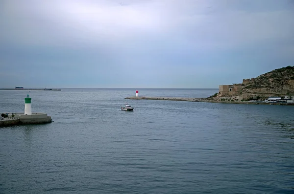 İskele ve sancak fenerler, Cartagena limanına girişi