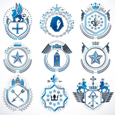 Beyaz üzerine izole edilmiş ve klasik tasarım elementleri, kral tacı, beşgen yıldızlar, cephanelik, vahşi hayvanlar kullanılarak yaratılmış vektör hanedan arması arması..