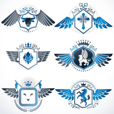 Beyaz üzerine izole edilmiş ve klasik tasarım elementleri, kral tacı, beşgen yıldızlar, cephanelik, vahşi hayvanlar kullanılarak yaratılmış vektör hanedan arması arması..