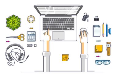 girişimci laptop masasından çeşitli ileti örneği nesneleri ile çalışma. 