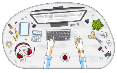 Ofis çalışanı veya girişimci iş Danışma işyeri eller ve Pc bilgisayar ve çeşitli ileti örneği nesnelerle çalışma, en iyi görünüm için