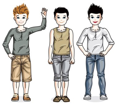 Güzel küçük çocuklar sevimli çocuklar ayakta farklı rahat kıyafetler giyiyor. Vektör çocuklar illüstrasyonlar set.