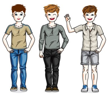 Farklı rahat kıyafetler giyen sevimli küçük çocuklar grup ayakta. Güzel çocuklar çizimler vektör kümesi.