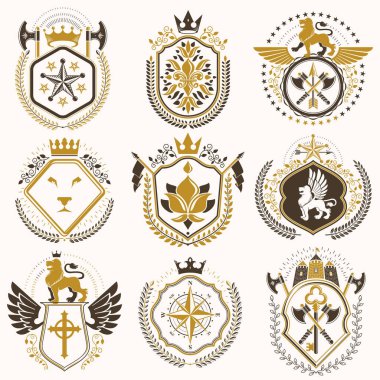Tasarım öğeleri ile oluşturulmuş vektör retro vintage insignias kümesi tarihlerde Ortaçağ kaleleri, Tophane, vahşi hayvanlar, İmparatorluk kron