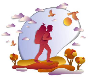 Etkin adam otlaklar gökyüzü karşı hiking
