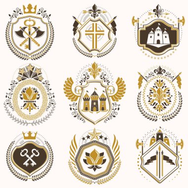 Lüks Heraldik vektör şablonları. Grafik elementler, kraliyet tacları, ortaçağ kaleleri, cephanelik ve dini haçlar kullanılarak yapılmış vektör sembolik blazon koleksiyonu.