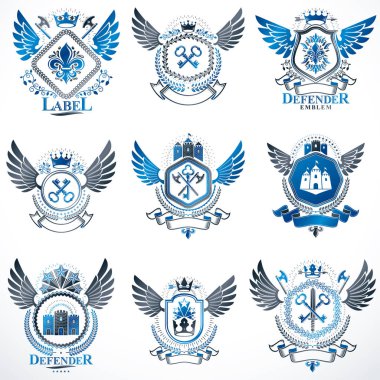 Beyaz üzerine izole edilmiş ve klasik tasarım elementleri, kral tacı, beşgen yıldızlar, cephanelik, vahşi hayvanlar kullanılarak yaratılmış vektör hanedan arması arması..