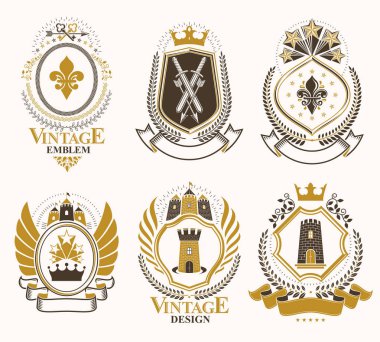 Vektör vintage elementler kümesi, heraldry etiketleri retro tasarımında stilize edilmiş. Ortaçağ kaleleri, hükümdar tacları, haçlar ve cephanelikten oluşan sembolik çizimler.