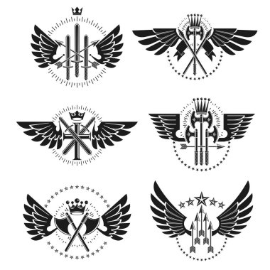 Vintage Silah Amblemleri ayarlandı. Heraldik Arma Arma dekoratif amblemleri izole vektör illüstrasyonları koleksiyonu.