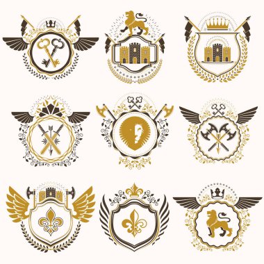 Beyaz üzerine izole edilmiş ve klasik tasarım elementleri, kral tacı, beşgen yıldızlar, cephanelik, vahşi hayvanlar kullanılarak yaratılmış vektör hanedan arması arması..