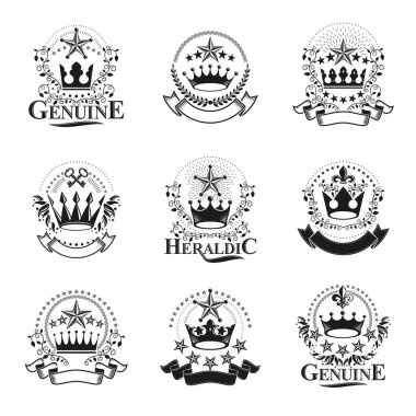 Majestic Crowns amblemleri yerleştirildi. Arms dekoratif logoları Heraldic Coat izole edilmiş vektör çizimleri koleksiyonu.