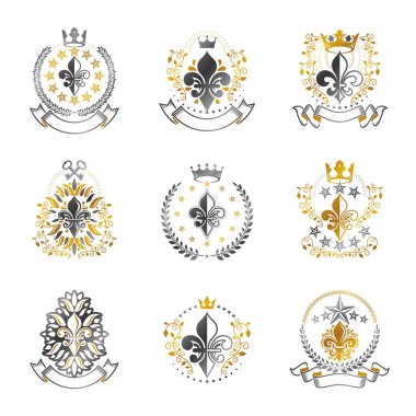 Kraliyet sembolleri, Lily Flowers amblemleri. Heraldik vektör tasarım elemanları koleksiyonu. Retro biçim etiketi, heraldry logosu.