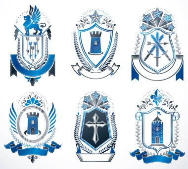 Eski tarz ardışık vektör amblemleri monark aksesuarları, kuleler, beşgen yıldızlar, silah ve cephanelikle süslenmiş klasik çizimler. Arma Koleksiyonu.