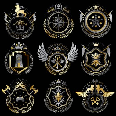 Beyaz üzerine izole edilmiş ve klasik tasarım elementleri, kral tacı, beşgen yıldızlar, cephanelik, vahşi hayvanlar kullanılarak yaratılmış vektör hanedan arması arması..