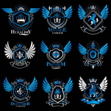 Beyaz üzerine izole edilmiş ve klasik tasarım elementleri, kral tacı, beşgen yıldızlar, cephanelik, vahşi hayvanlar kullanılarak yaratılmış vektör hanedan arması arması..