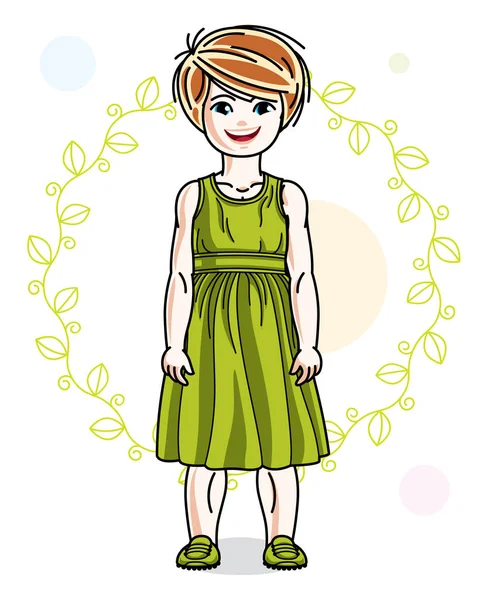 Feliz niña pelirroja posando sobre fondo de primavera con verde — Vector de stock